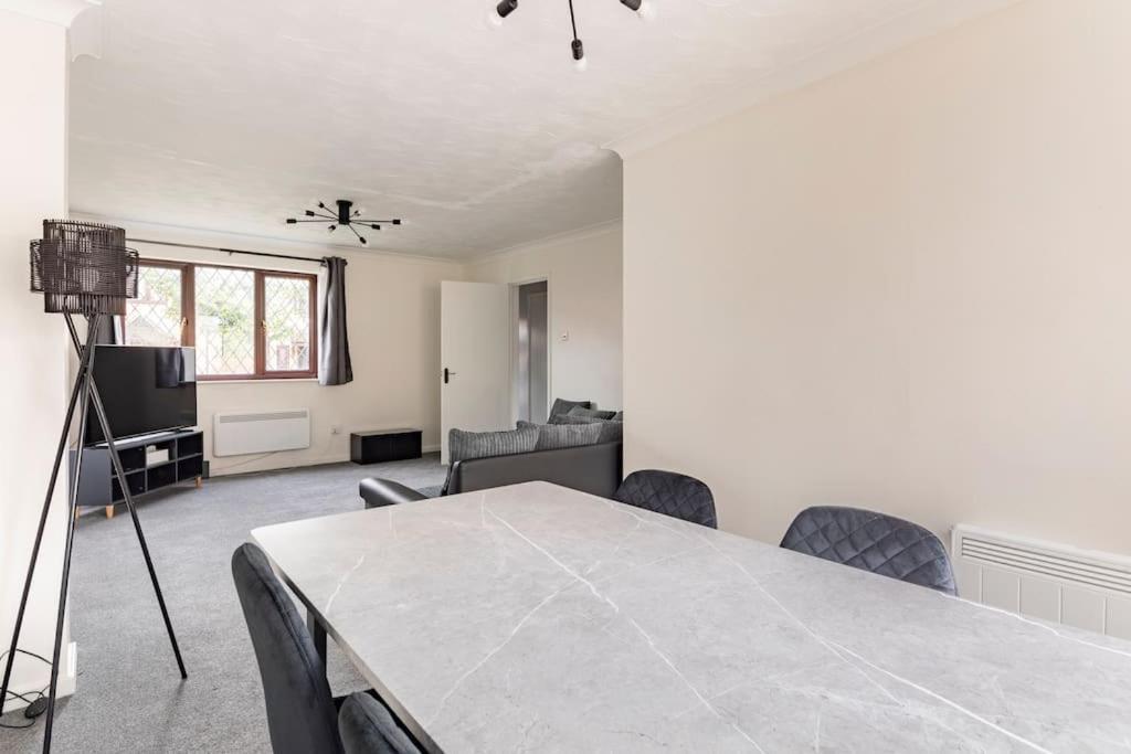 דירות Lakenheath House On Cul De Sac מראה חיצוני תמונה
